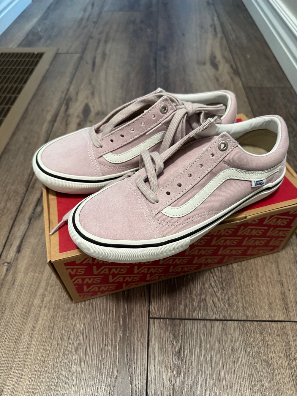 Vans Old Skool Low Top Sneakers in Dusty Pink